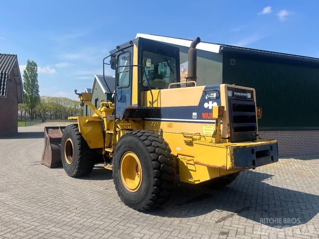 Komatsu WA 320-1 Фронтальные погрузчики