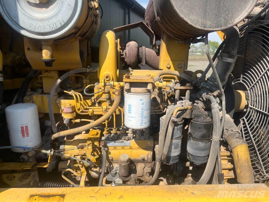 Komatsu WA 320-1 Фронтальные погрузчики