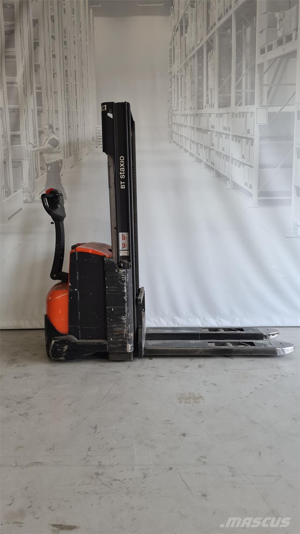 Toyota SWE120 Самоходные электроштабелёры