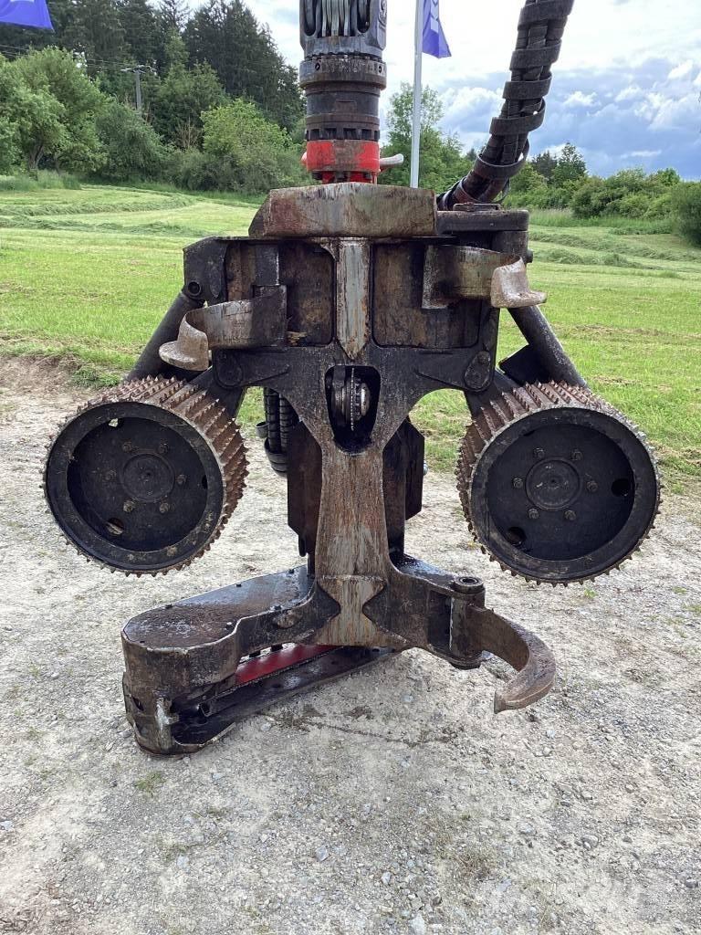 Komatsu S132 Сучкорезы