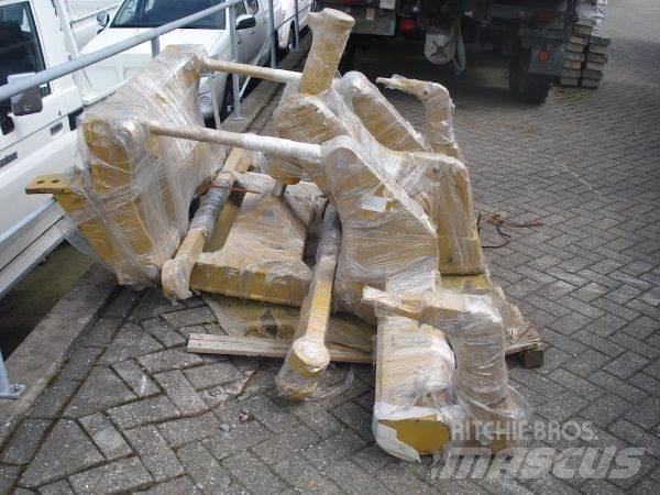 CAT 140M/160M Ripper Строительная техника - Другие