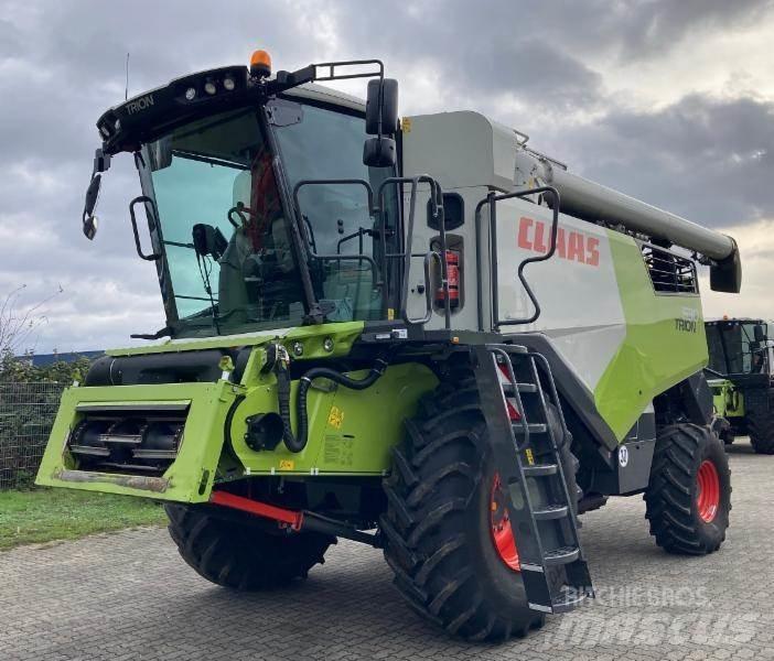 CLAAS TRION 530 Зерноуборочные комбайны