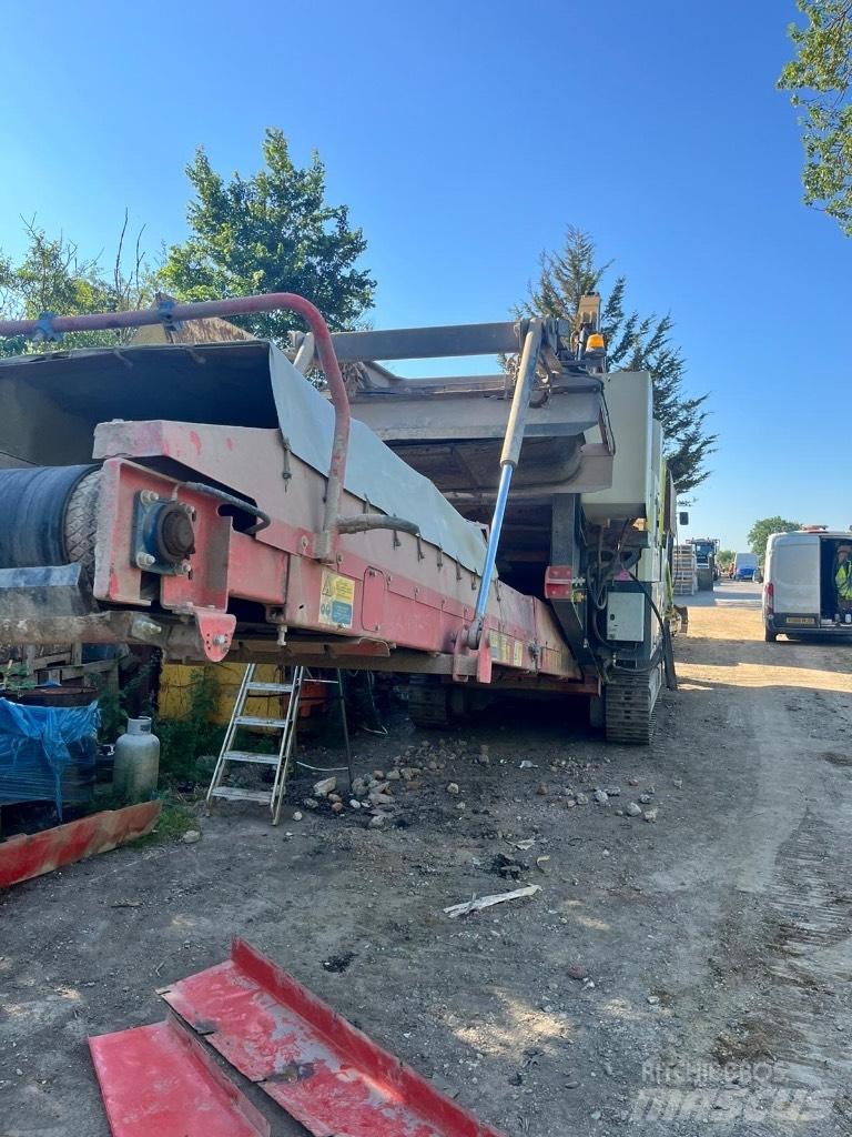 Sandvik QJ 241 Мобильные дробилки