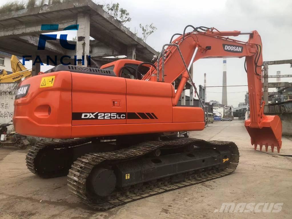 Doosan DX 225 LC Гусеничные экскаваторы
