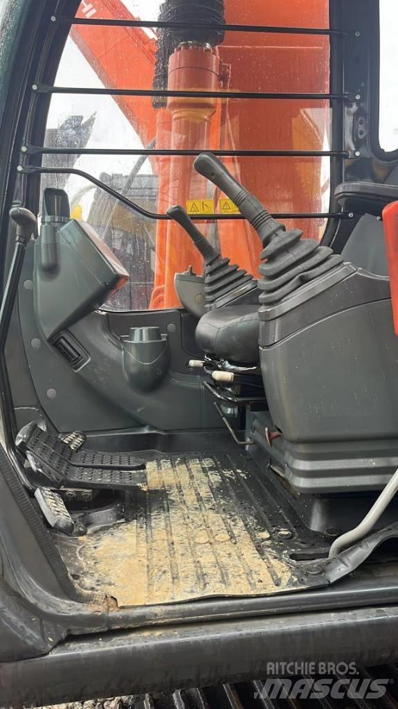 Hitachi ZX120 Гусеничные экскаваторы