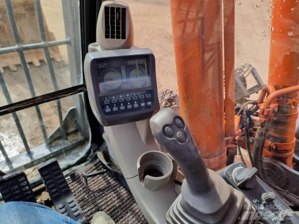 Hitachi ZX 250 LC-3 Гусеничные экскаваторы