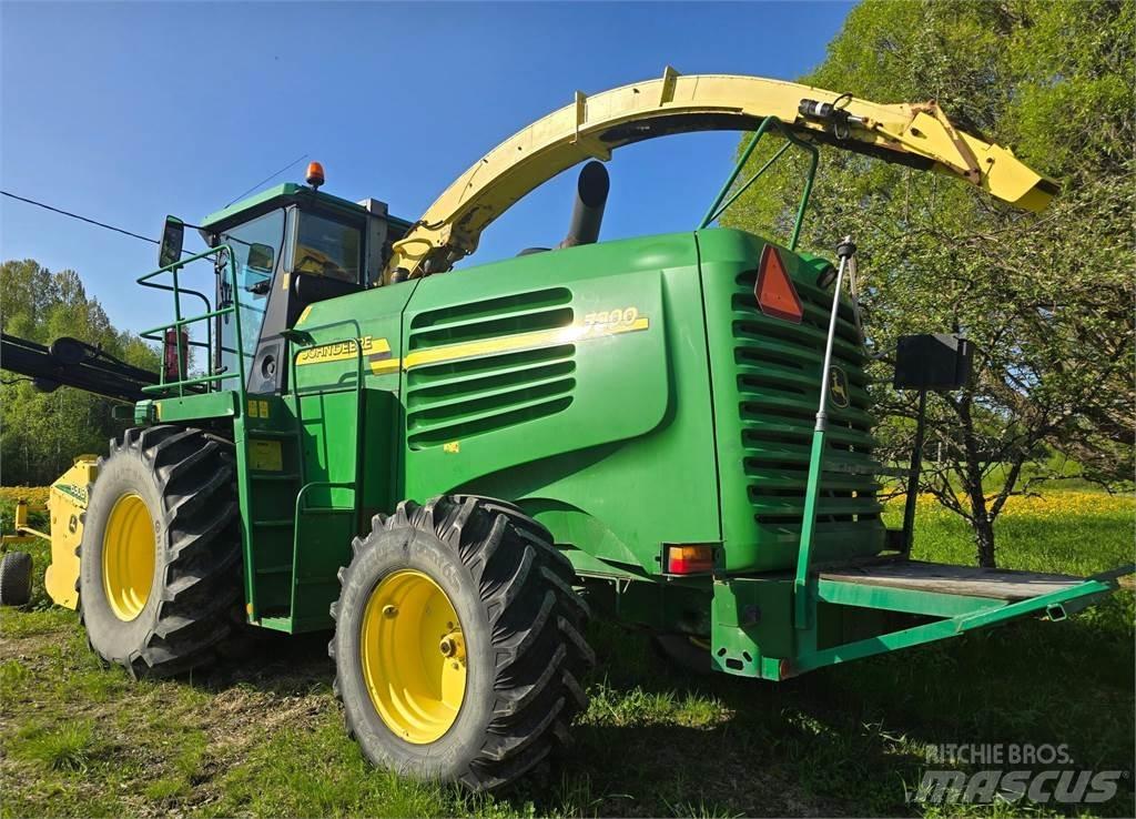 John Deere 7300 Самоходные кормоуборочные комбайны