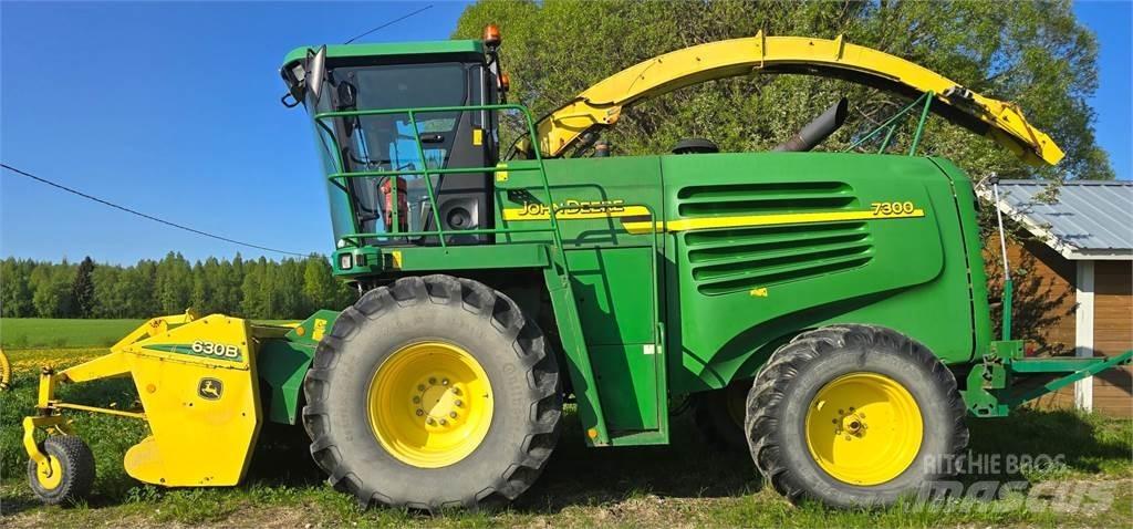 John Deere 7300 Самоходные кормоуборочные комбайны