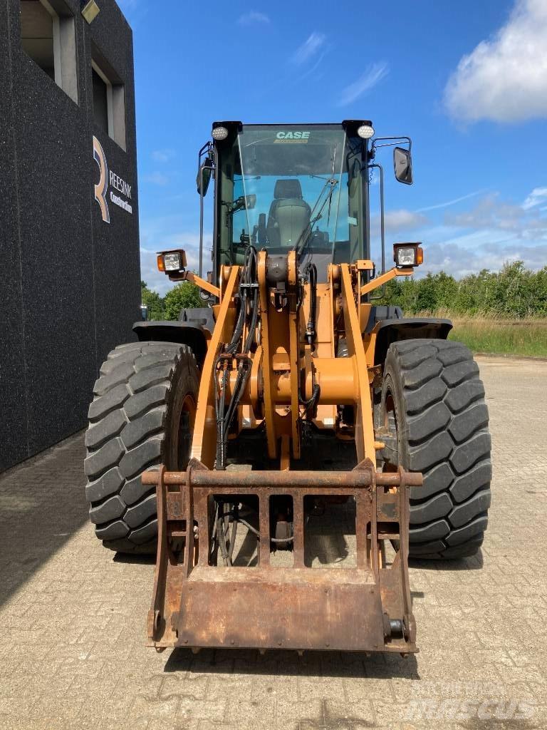 CASE 621 F XR Фронтальные погрузчики