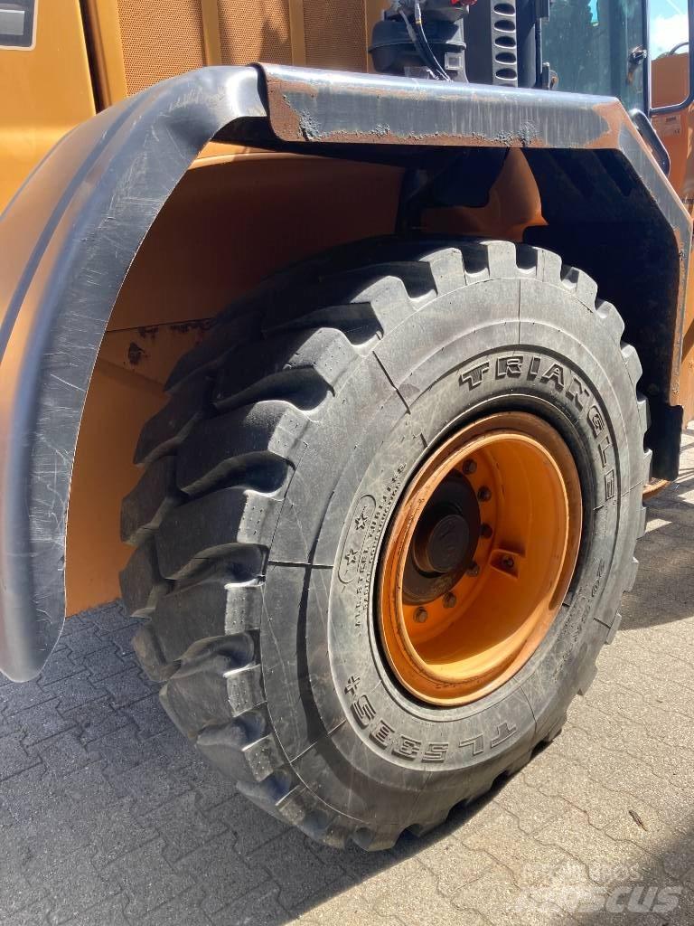 CASE 621 F XR Фронтальные погрузчики