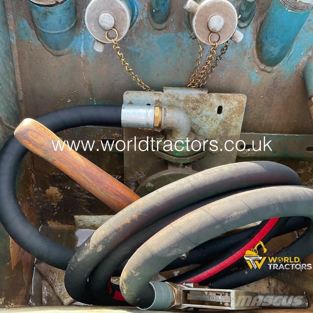  CONQUIP FUEL BOWSER Баки для топлива и присадок