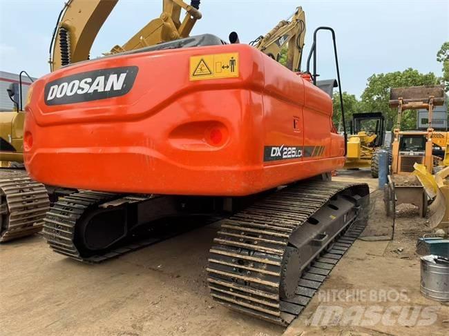 Doosan DX 225 LC Гусеничные экскаваторы