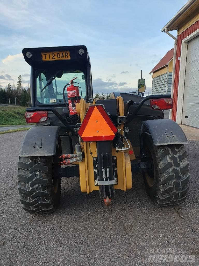 CAT TH306D Сельскохозяйственные телескопические погрузчики
