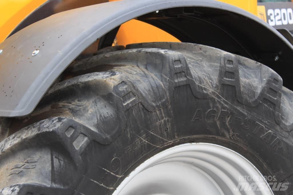 JCB Fastrac 3200 Трактора