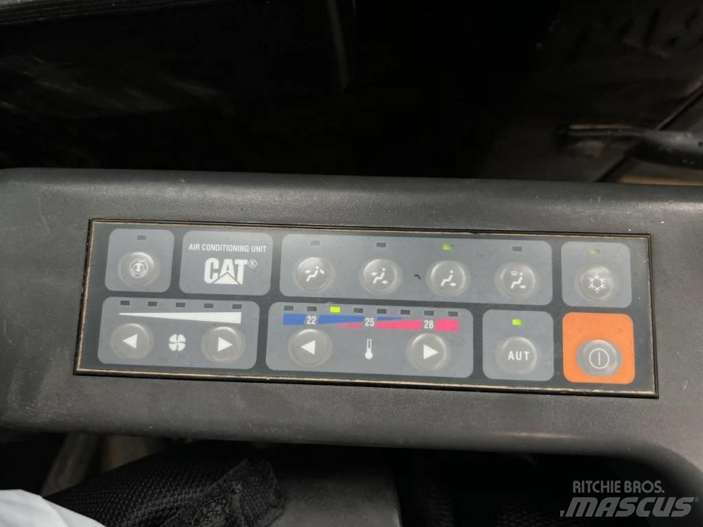 CAT 321D LCR Гусеничные экскаваторы
