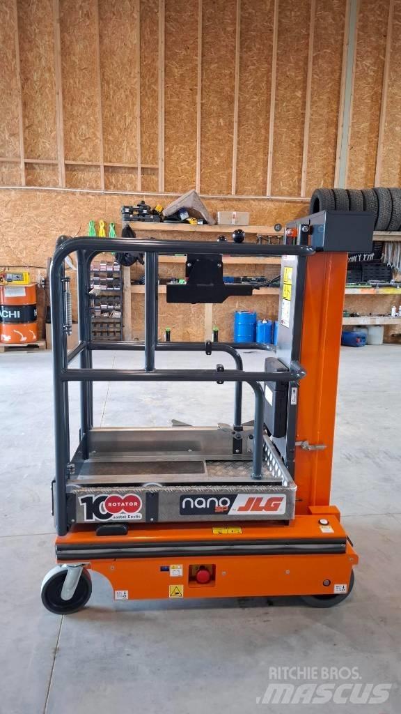 JLG Nano SP Вертикальные мачтовые подъемники