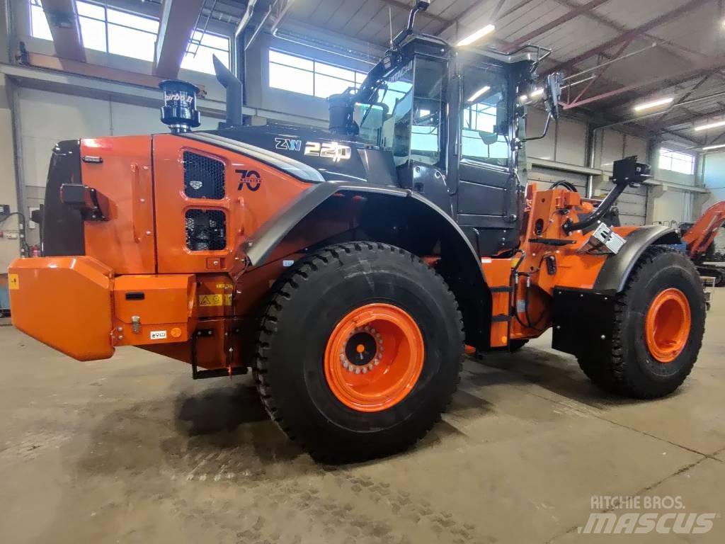 Hitachi ZW220-7 Фронтальные погрузчики