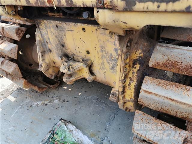 Komatsu D41P Гусеничные бульдозеры