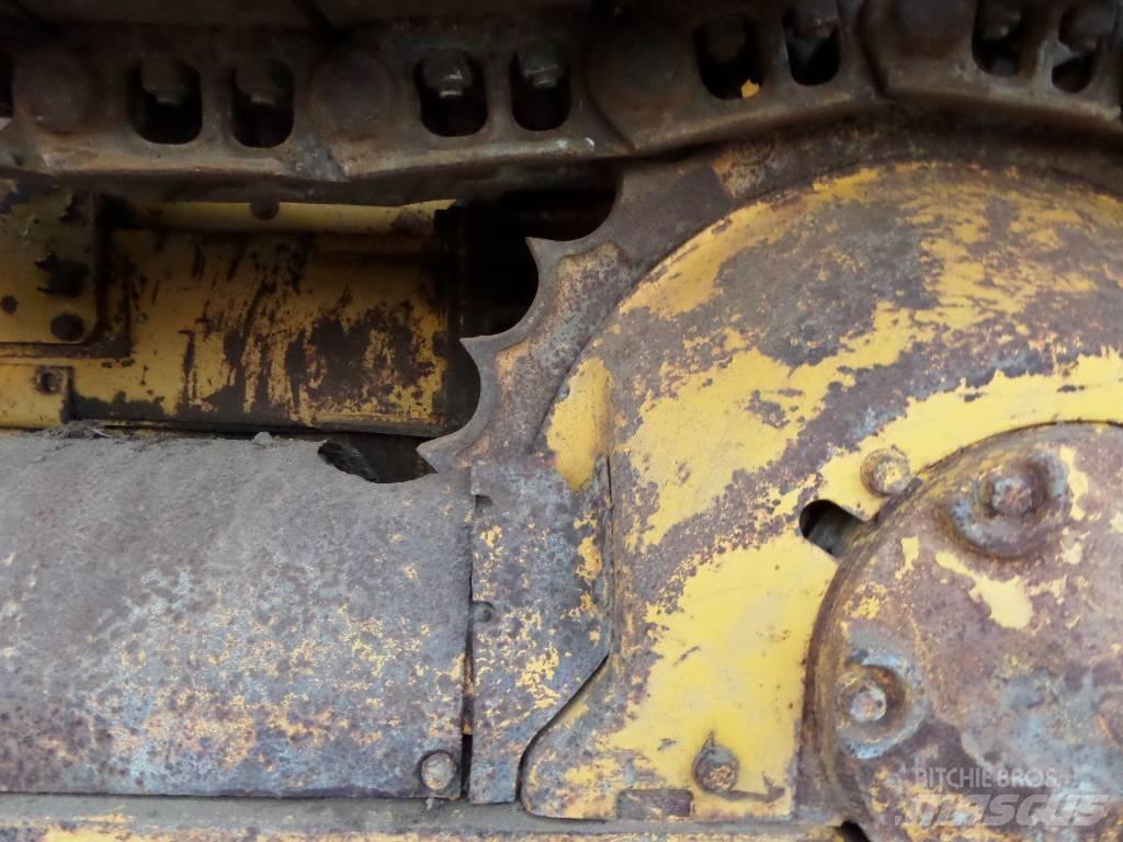 CAT D 4 E Гусеничные бульдозеры