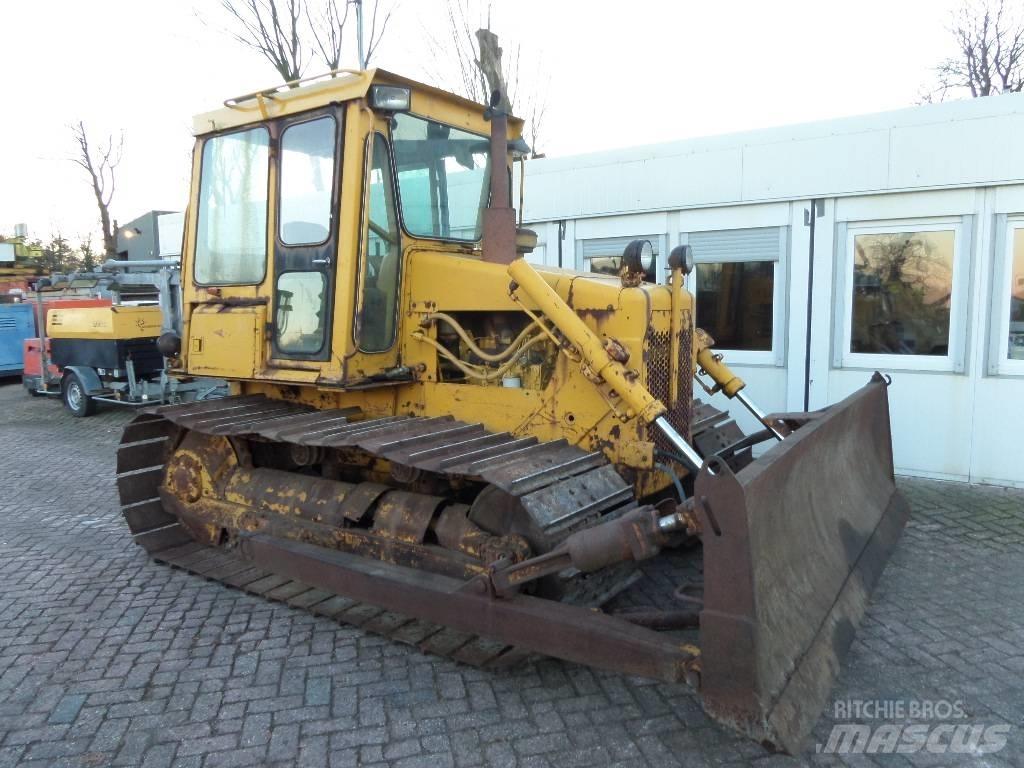 CAT D 4 E Гусеничные бульдозеры