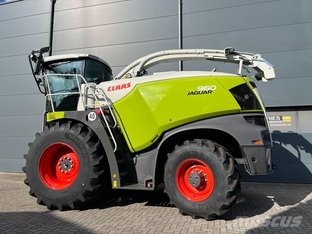 CLAAS Jaguar 960 Самоходные кормоуборочные комбайны