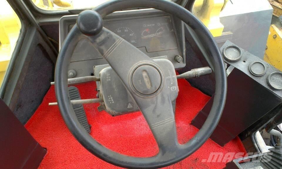 Komatsu WA 470-3 Фронтальные погрузчики