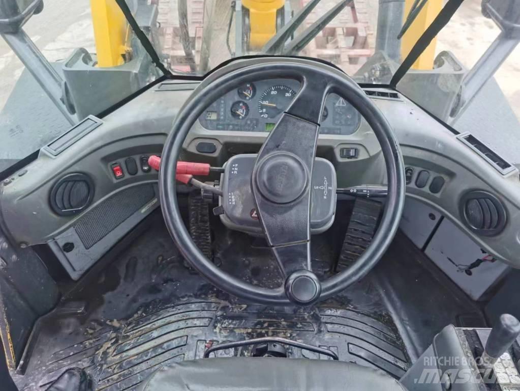Komatsu WA 380 Фронтальные погрузчики