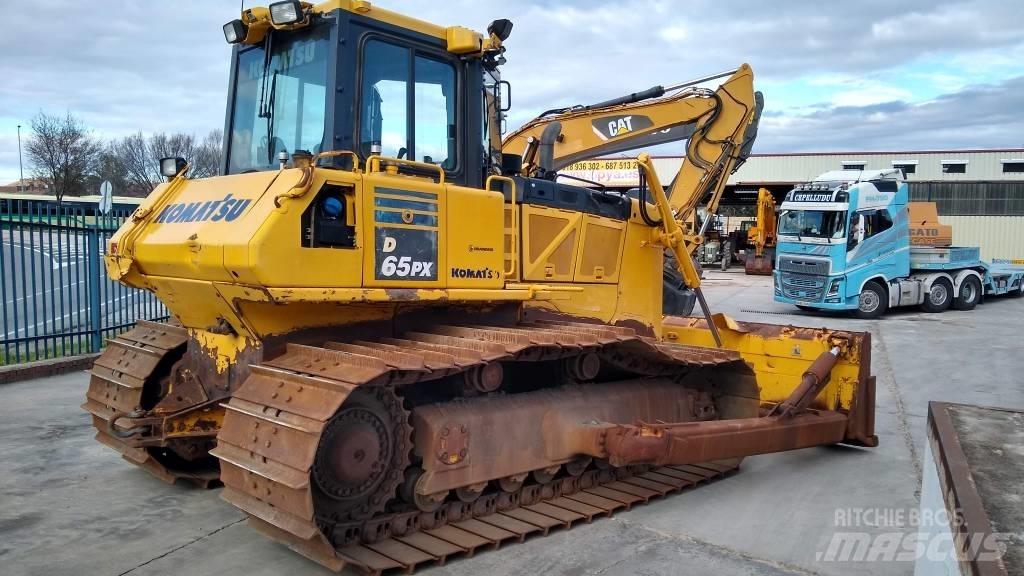 Komatsu D65PX-18 Гусеничные бульдозеры