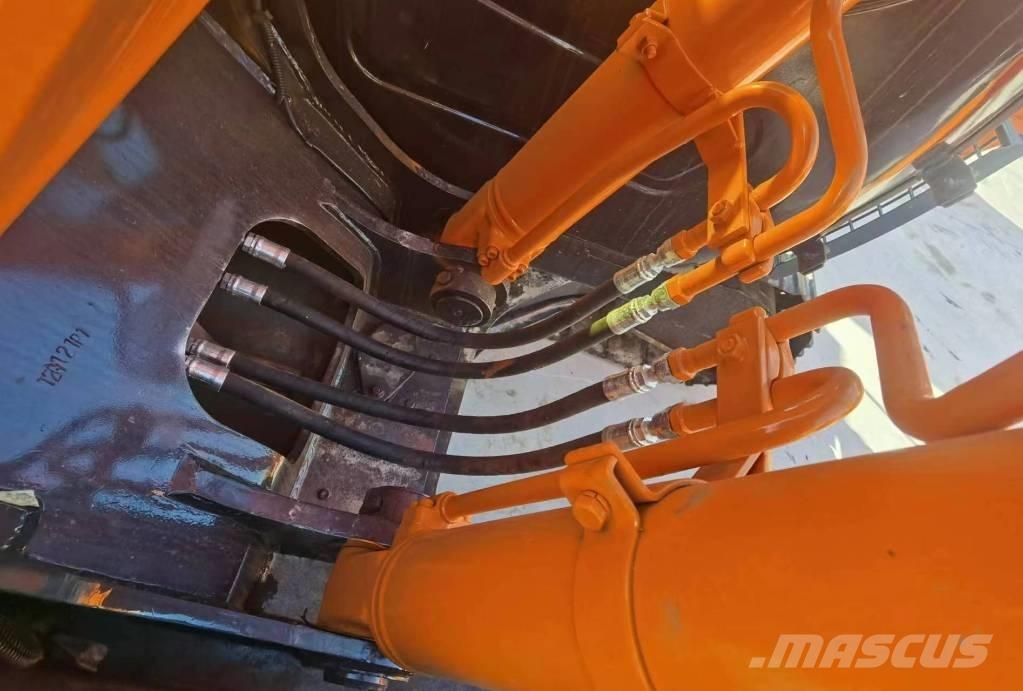 Hitachi ZX 120 Гусеничные экскаваторы