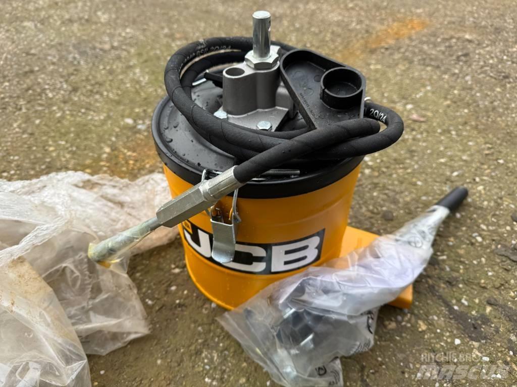 JCB 3 DX 4X4 ( UNUSED ) Экскаваторы-погрузчики