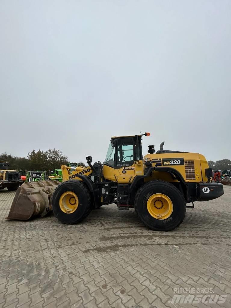 Komatsu WA 320 Фронтальные погрузчики