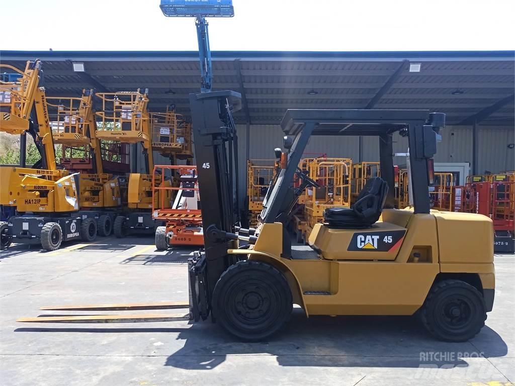 CAT DP45K Дизельные погрузчики