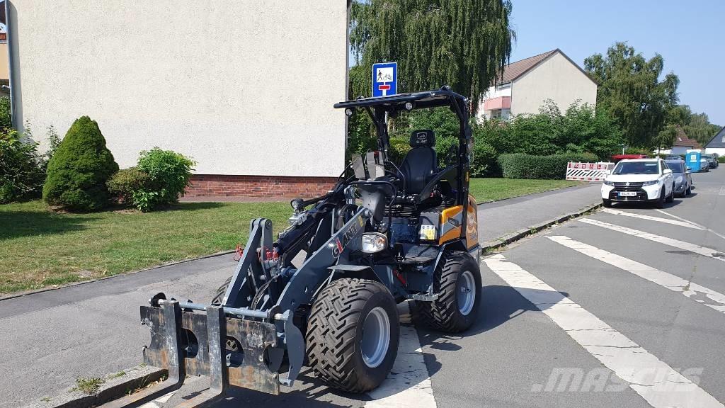 GiANT G 2500 X-Tra Фронтальные погрузчики