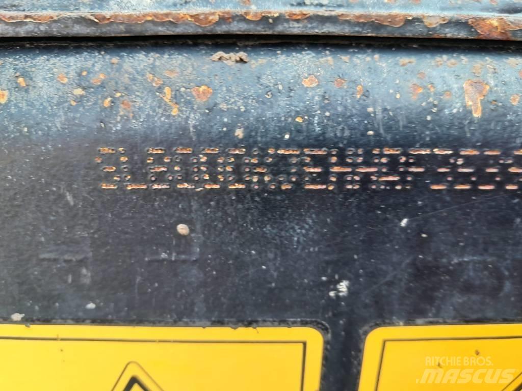 JCB 3TST Шарнирно-сочленённые самосвалы