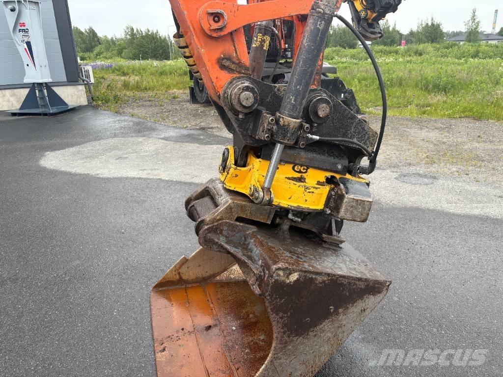 Hitachi ZX135US-3 Гусеничные экскаваторы