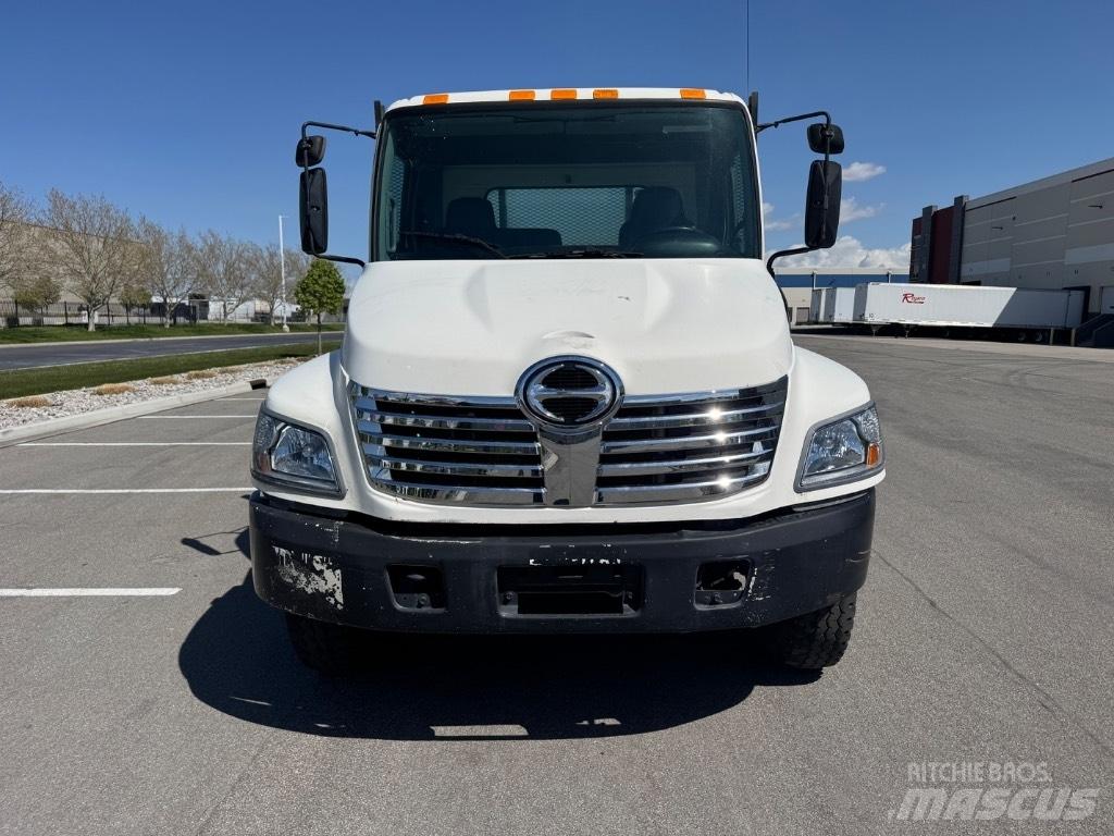 Hino 268 Грузовики-платформы/боковая разгрузка