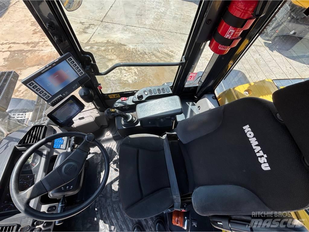 Komatsu WA270-8E0 Фронтальные погрузчики
