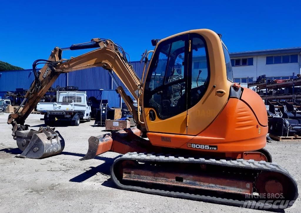 JCB 8085 Малые экскаваторы 7т-12т