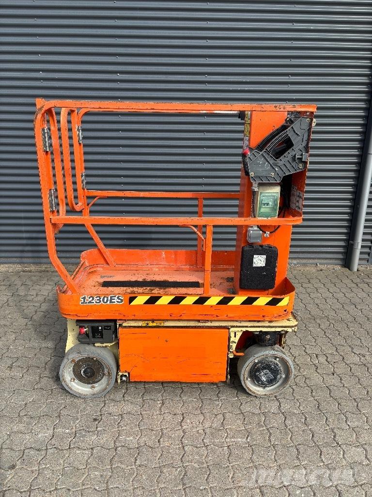 JLG 1230 ES Вертикальные мачтовые подъемники