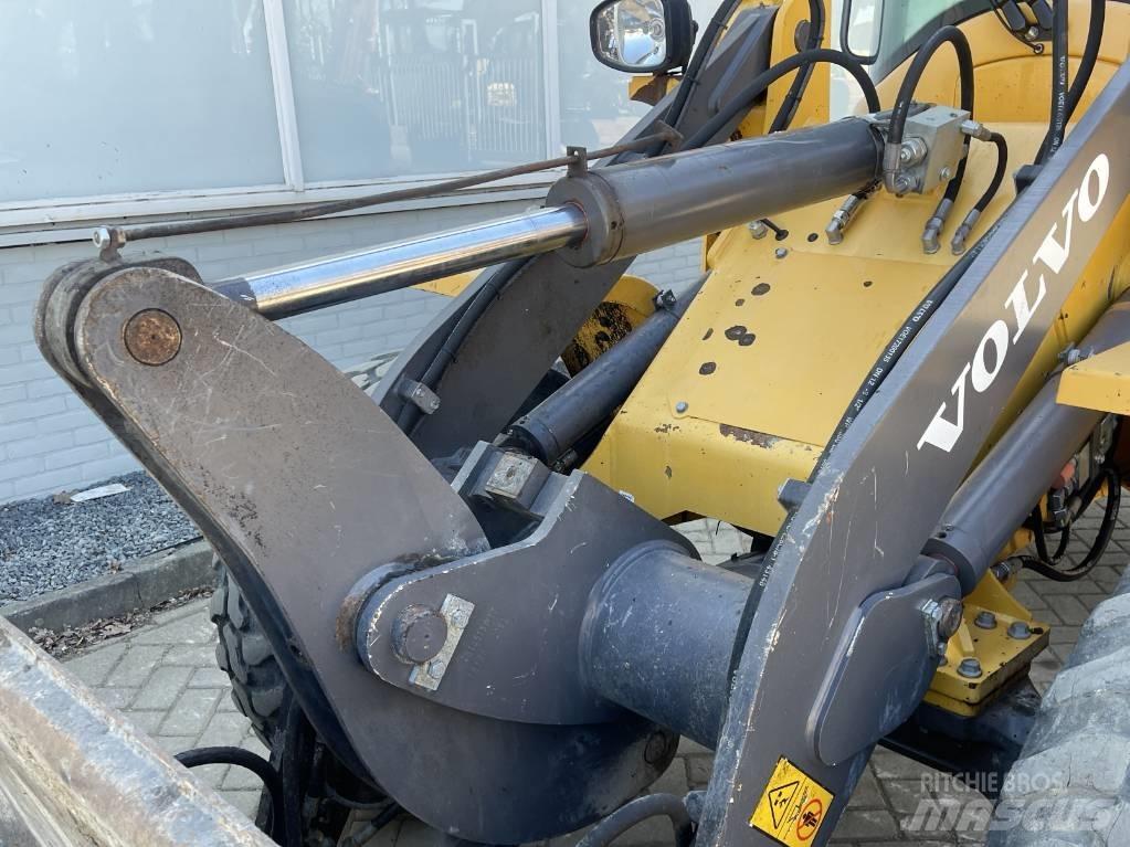 Volvo L 30 G     2018     CE Фронтальные погрузчики