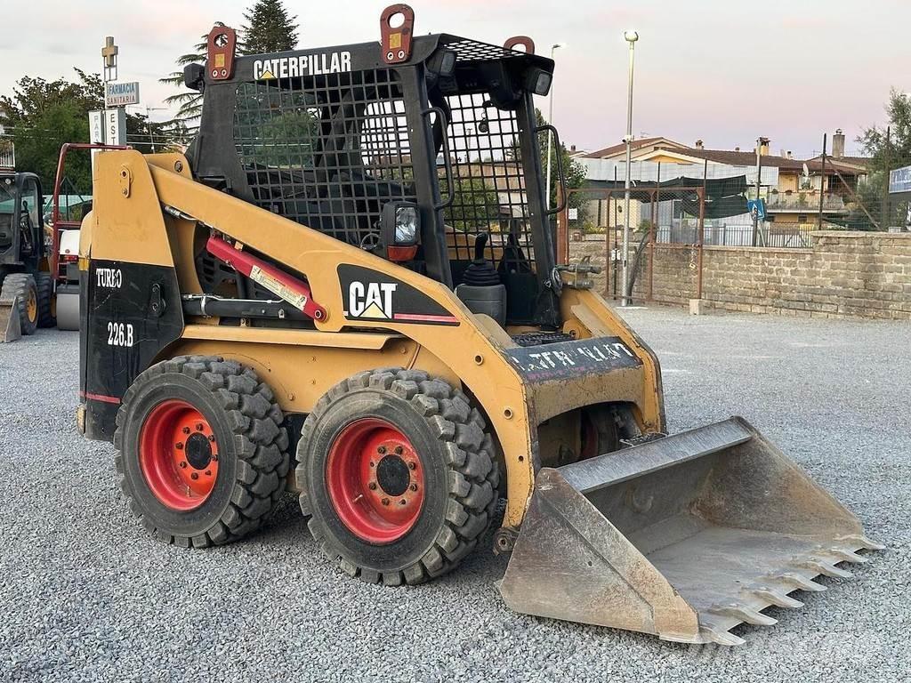 CAT 226BHF Малые погрузчики