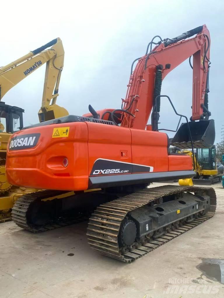 Doosan DX 225 LC Гусеничные экскаваторы