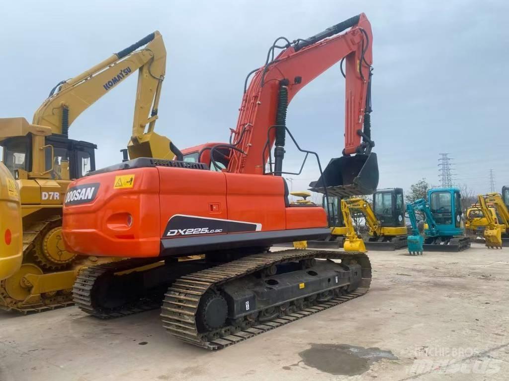Doosan DX 225 LC Гусеничные экскаваторы