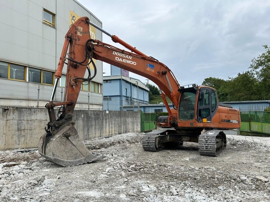 Doosan DX 255 LC Гусеничные экскаваторы