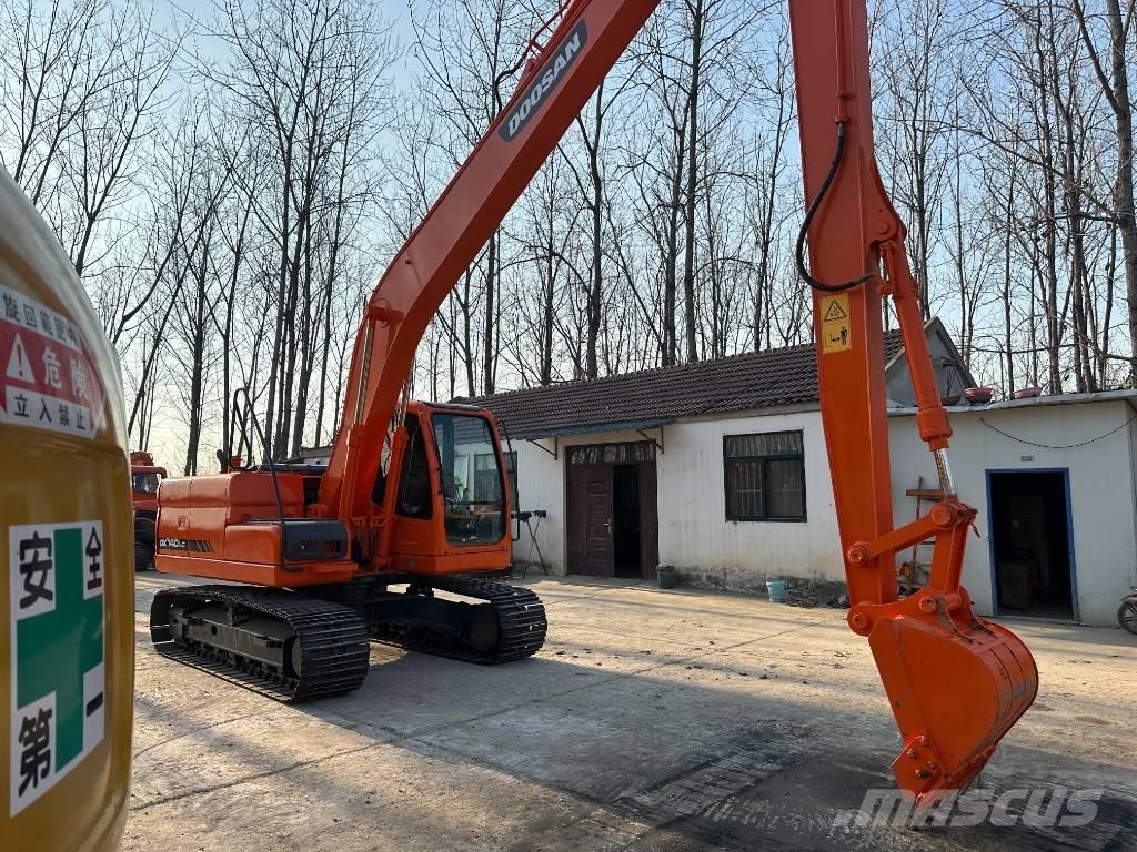 Doosan DX140 Гусеничные экскаваторы