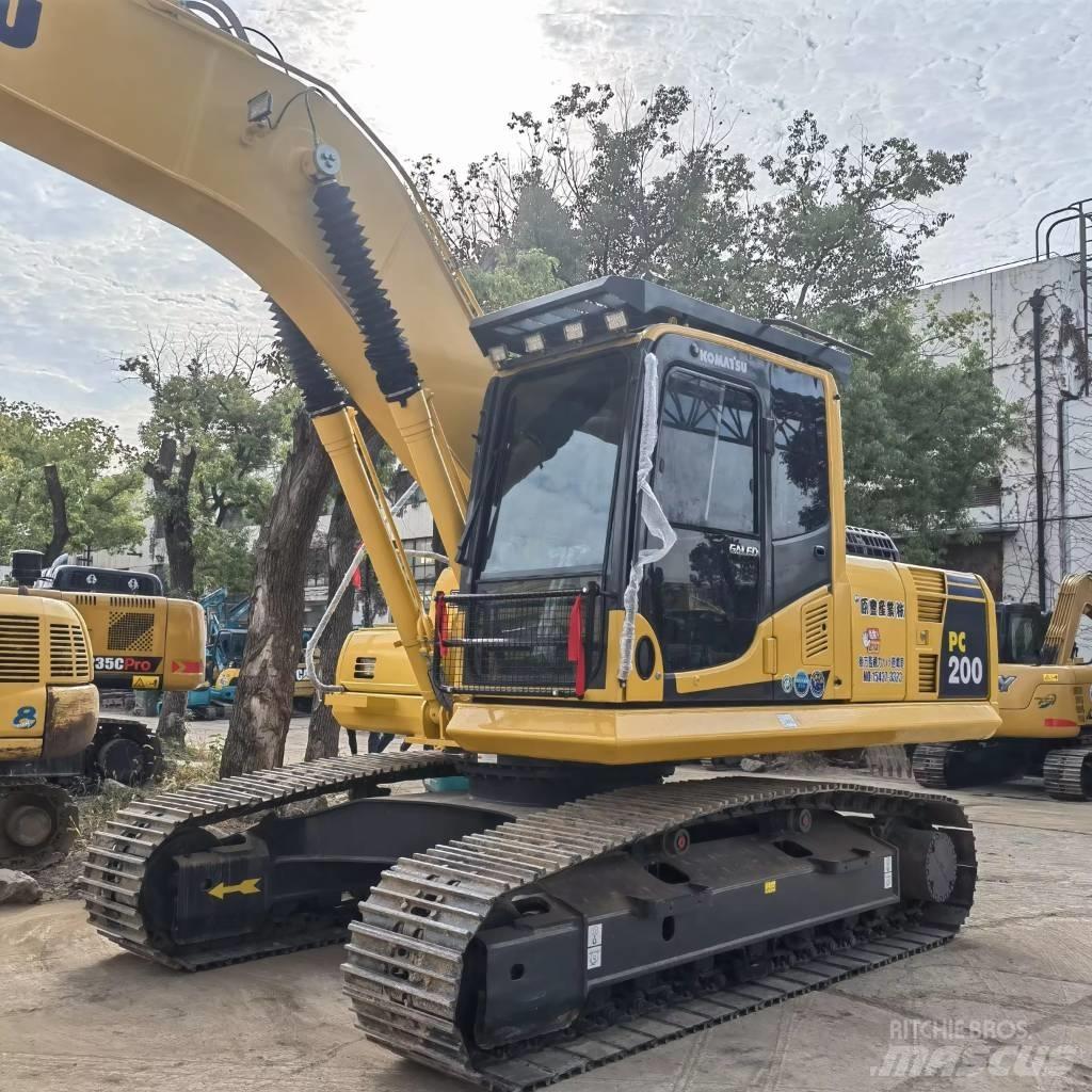 Komatsu PC 200 Гусеничные экскаваторы