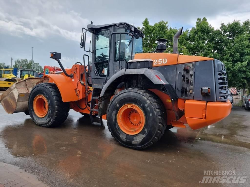 Hitachi ZW 250 Фронтальные погрузчики