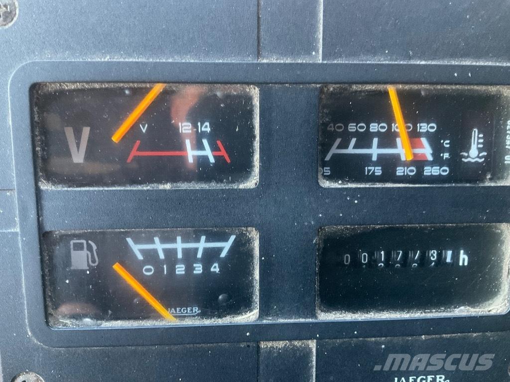 New Holland TX 30 Зерноуборочные комбайны