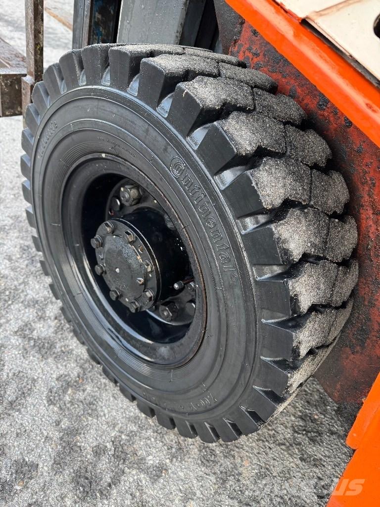 Nissan 25 Газовые погрузчики