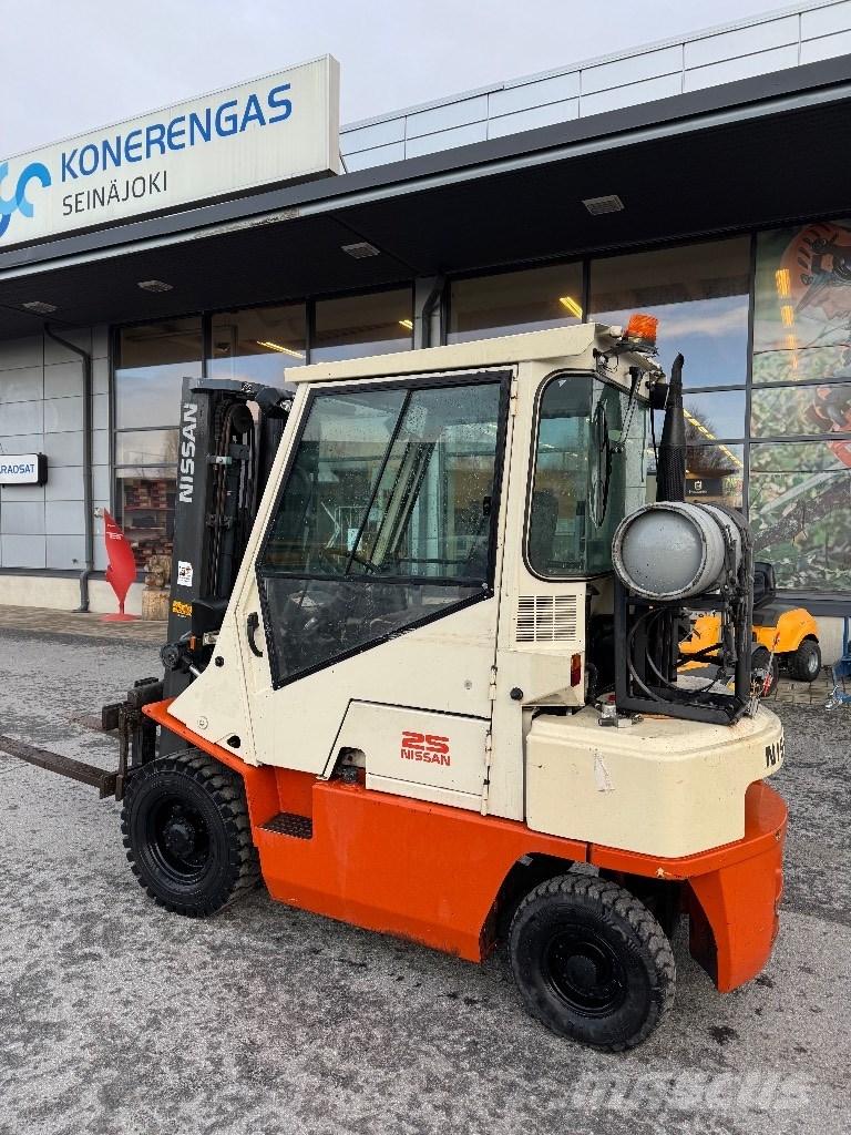Nissan 25 Газовые погрузчики